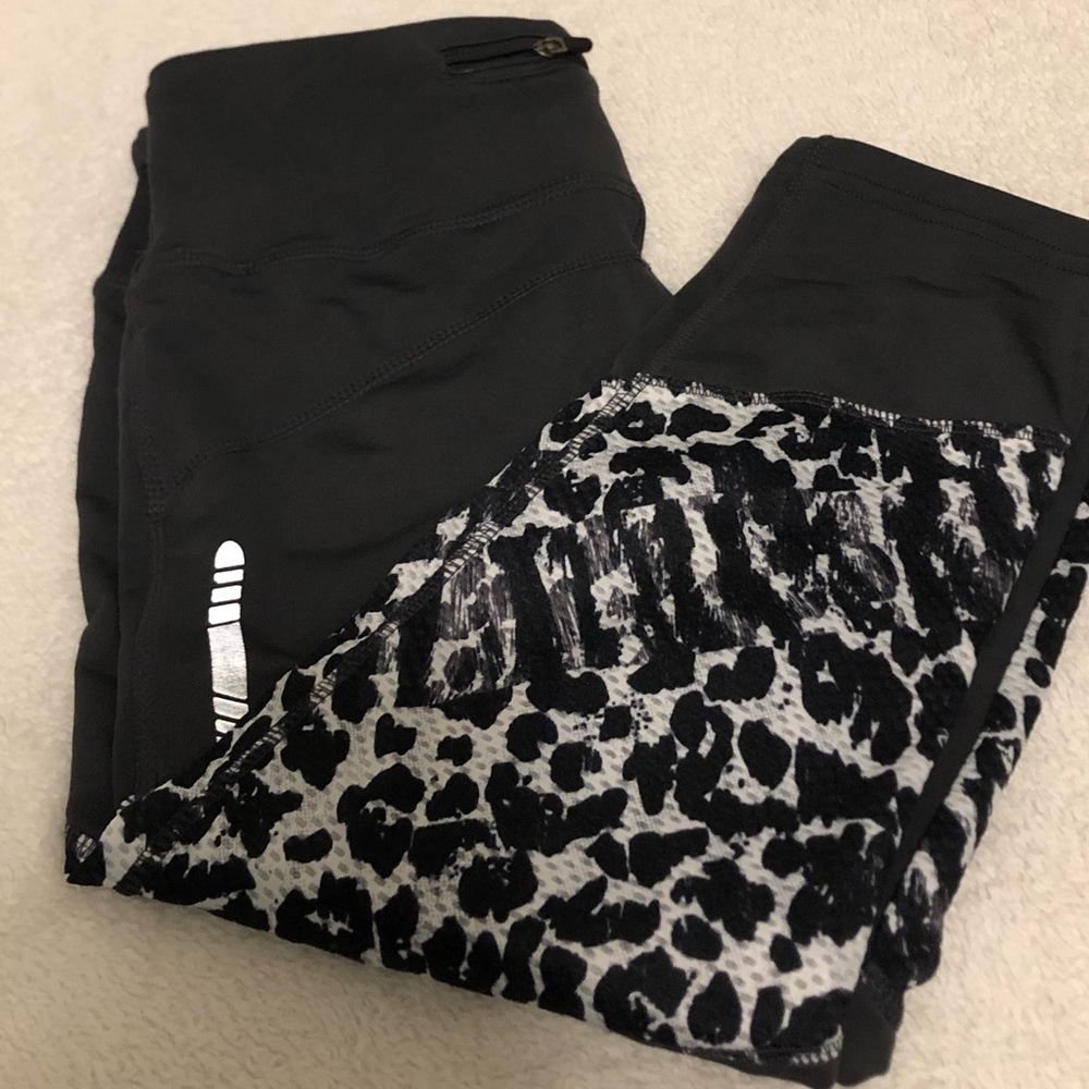Cropped grey and leopard print leggings